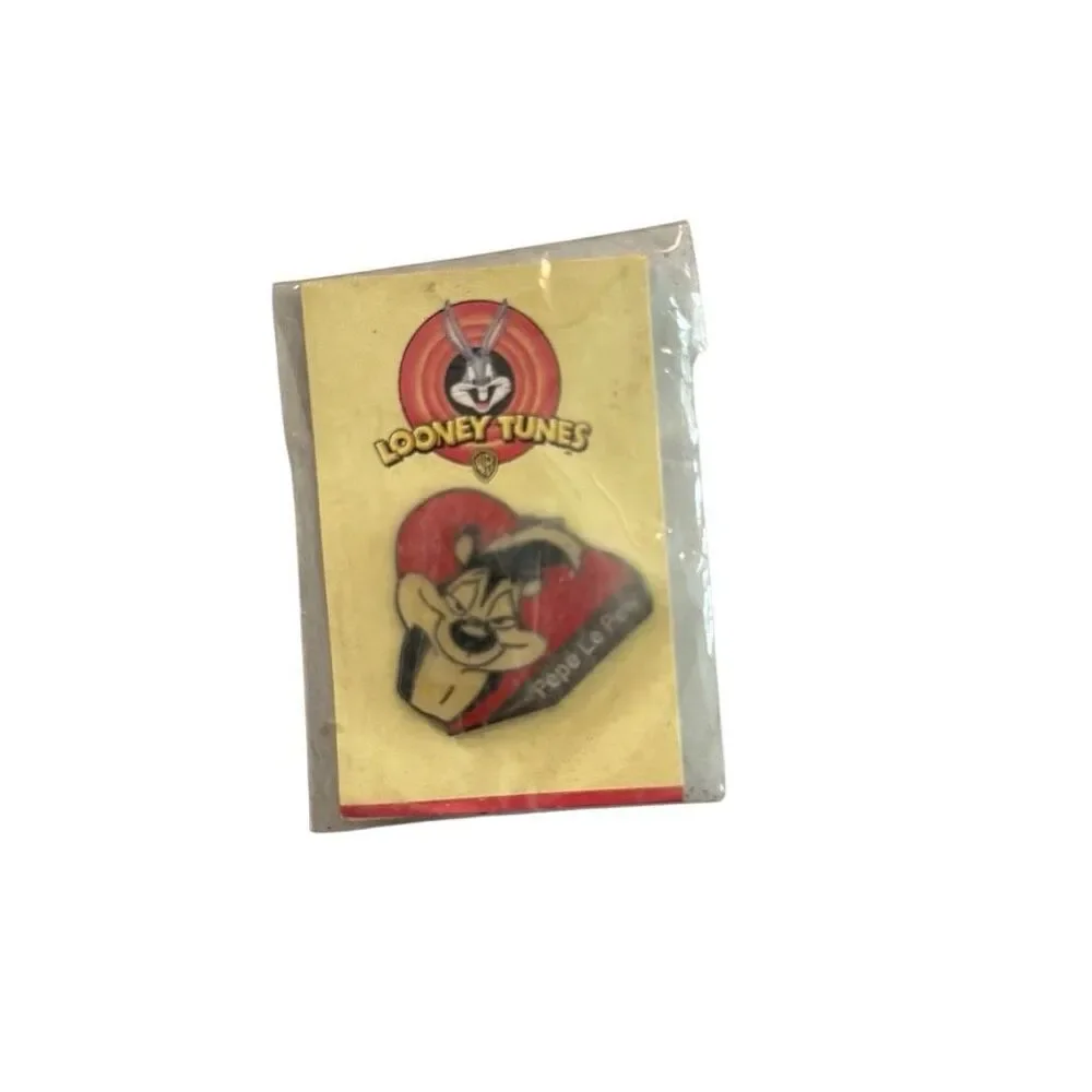 Looney Tunes‎ Vintage Pepe Le Pew enamel pin NWT